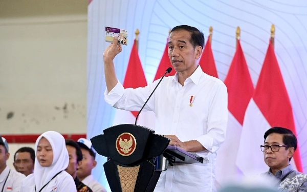 Thumbnail Berita - Jaga Mutu Jurnalistik, Jokowi Teken Perpres 'Publisher Rights' untuk Industri Media