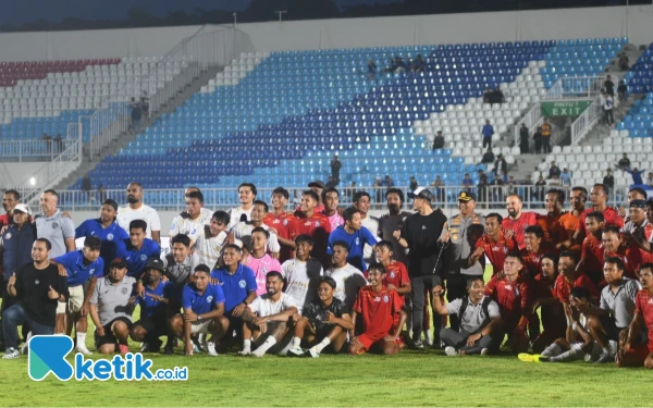 Thumbnail Berita - Arema FC Menangkan Charity Match 7-0, Stadion Kanjuruhan Sepi Aremania