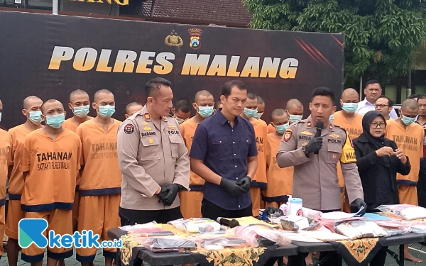 Thumbnail Berita - Polres Malang Tangkap 18 Pelaku Narkoba, Sita Sabu 589 Gram Senilai Setengah Miliar