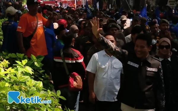 Thumbnail Berita - Dijuluki Bapake Buruh Sidoarjo, Bupati Subandi Jawab Dua Permintaan Keras Peringatan May Day