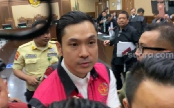 Thumbnail Berita - Harvey Moeis Dihukum 20 Tahun, Hakim: Perbuatan Terdakwa Sangat Menyakiti Hati Rakyat!