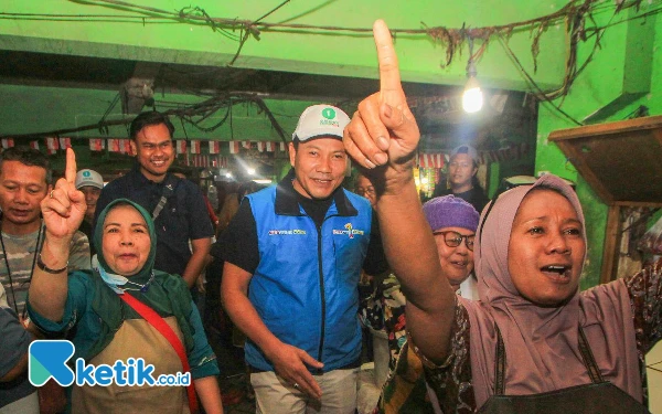 Thumbnail Berita - Calon Bupati Sidoarjo Subandi ke Pasar Wadungasri, Pedagang Bilang Bupati Iki Tonggone Dewe, Rek