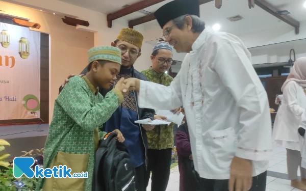 Beri Kasih Sayang pada Anak Yatim, PDAM Surya Sembada Gelar Bukber