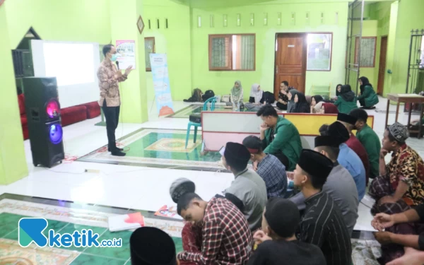 Thumbnail Dosen Kesmas Unusa Edukasi Generasi Berencana ke Santri Pakai Strategi Peer Educator