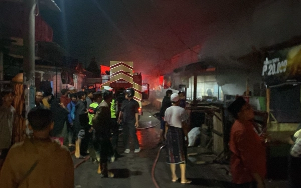 Thumbnail Berita - Breaking News: Kabupaten Malang Dilanda Dua Kebakaran, Pabrik Rokok dan Pasar Singosari