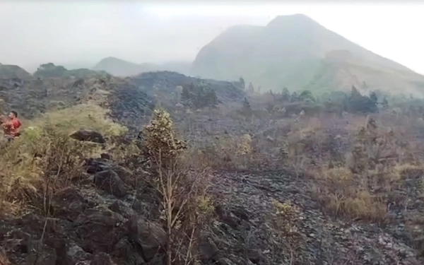 Thumbnail Berita - Hutan Lereng Gunung Arjuno Terbakar, Polres Malang Lakukan Investigasi