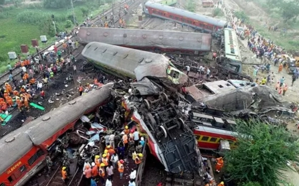 Thumbnail Berita - Korban Tewas Kecelakaan Kereta Api India Bertambah Jadi 288 Orang