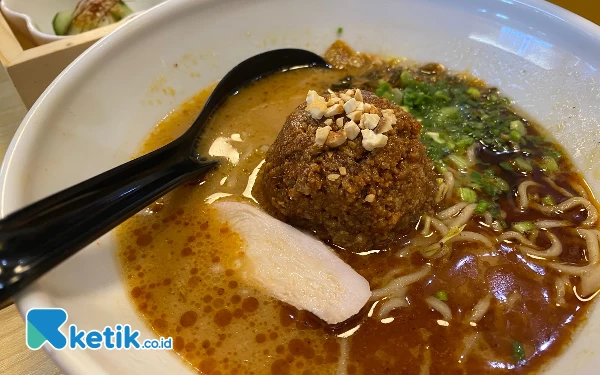 Foto Tampilan Chicken Tantanmen Special di Ippudo Ramen. (Foto: Shinta Miranda/Ketik.co.id)