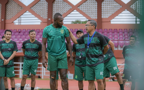 Thumbnail Persebaya Resmi Akhiri Kerja Sama dengan Aji Santoso