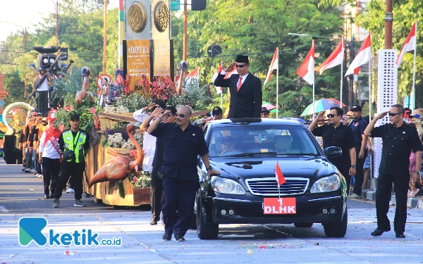 Karnaval Shining Jayandaru, Sandiaga-Indah Kurnia Memuji; H Subandi: Terima Kasih Masyarakat Sidoarjo