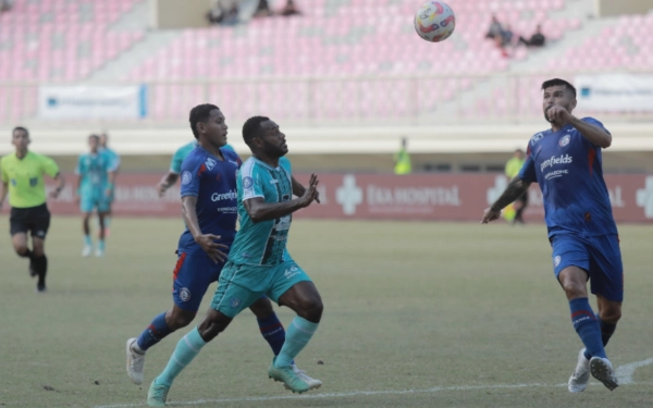 Thumbnail Berita - Tahan Imbang PSBS Biak, Arema FC Naik ke Posisi 9 Klasemen