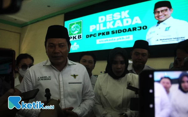 Thumbnail Berita - Nangis Daftar Cabup ke PKB, H Subandi-Mimik Idayana Nyatakan No Pungli, No Korupsi