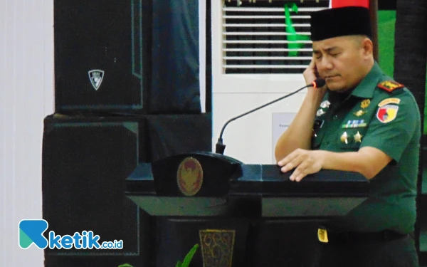 Thumbnail Berita - Bupati Sidoarjo Subandi Lepas Kloter Terakhir, Dandim Sidoarjo Kumandangkan Adzan