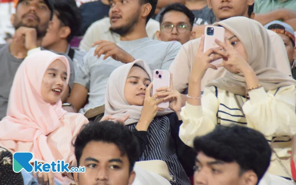 [Berita Foto] Yang Bikin Adem di Tengah Panasnya Semifinal Sepak Bola PON 2024 Aceh vs Jatim