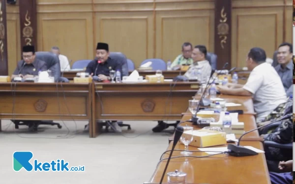 Thumbnail Ketua Komisi A DPRD Sidoarjo ”Dikeroyok”, Hearing Evaluasi Mutasi Berbalik Soroti Penggantian Plt