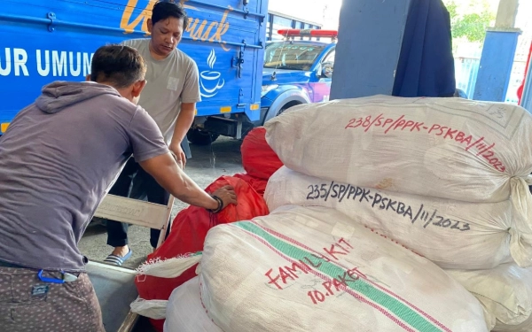 Thumbnail Berita - Banjir dan Longsor Bima: 6 Orang Hilang, Kemensos Salurkan Bantuan dan Kerahkan Tagana