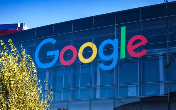 Thumbnail Berita - Gajinya Naik Setelah PHK Ribuan Karyawan, CEO Google Dikecam Karyawan Sendiri