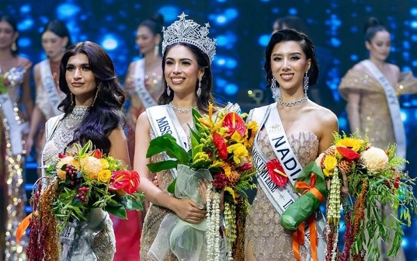 Thumbnail Miss Universe Indonesia 2024, Clara Shafira, Fiza Javaid Khan, dan Nadia Tjoa dalam sebuah acara (10/10/2024) (Foto: Miss Universe Indonesia for Ketik.co.id)