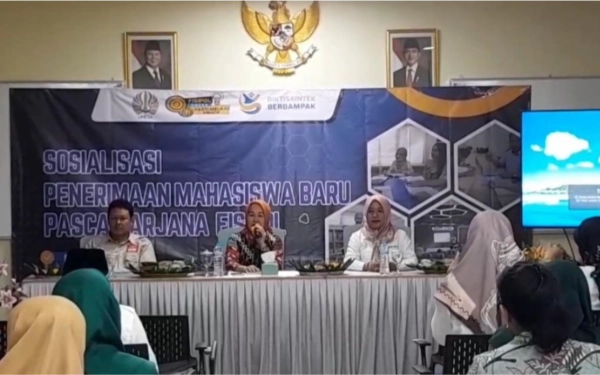 Thumbnail Berita - Dosen Pascasarjana Fisipol Unesa Bantu Guru IPS Magetan Rancang Modul Ajar Berbasis AI