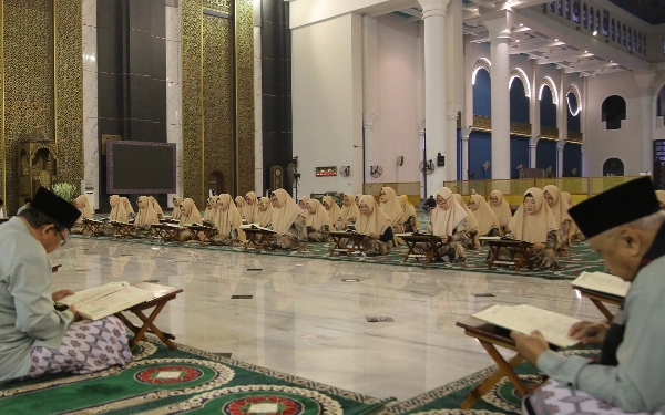 Tak Hanya Mengaji, Jemaah Pensiunan Masjid Al-Akbar Miliki Berbagai Program