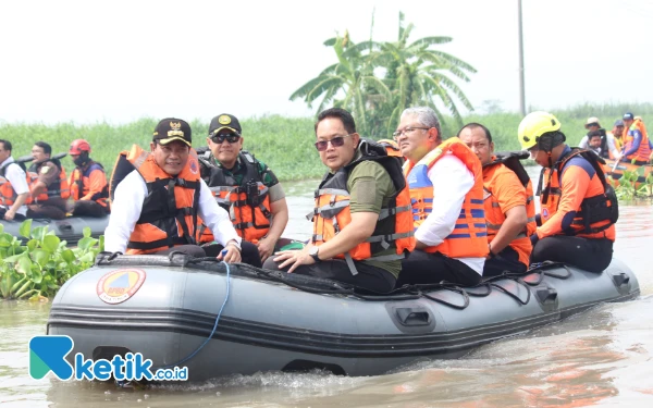 Thumbnail Berita - Pj Gubernur Jatim dan Plt Bupati Sidoarjo Subandi Percepat Penanganan Banjir Sidoarjo