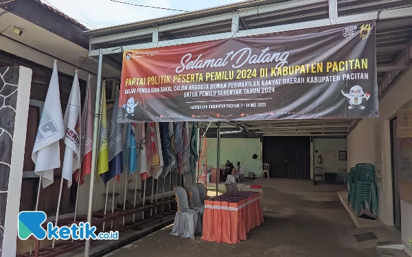 Foto Suasana tempat registrasi KPU Pacitan yang masih sepi belum ada pendaftar dari Parpol (Foto: Al Ahmadi/Ketik.co.id)