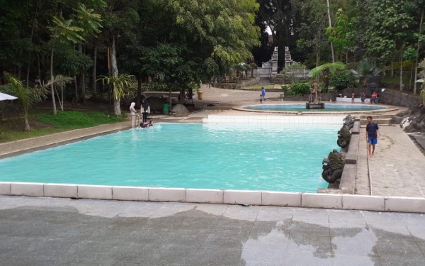 Thumbnail Berita - Asri dan Dingin, Segarnya Berenang di Pentungan Sari Water Park Kabupaten Malang