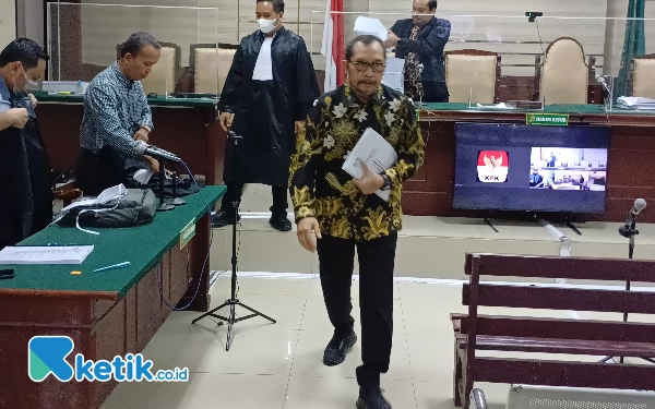 Thumbnail Berita - Sahat Tua P Simandjuntak Dituntut 12 Tahun Penjara oleh Jaksa KPK