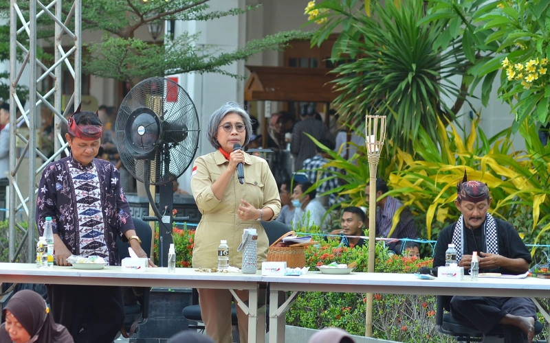 Indah Kurnia Gandeng Bank Jatim Gelar Festival Indahnya Masa Jadul 