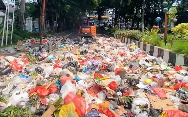 Thumbnail Buntut Demo Ecer-Ecer Sampah di Pendapa Bupati, Aparat Hukum Panggil Tujuh Pembuang dan Provokator