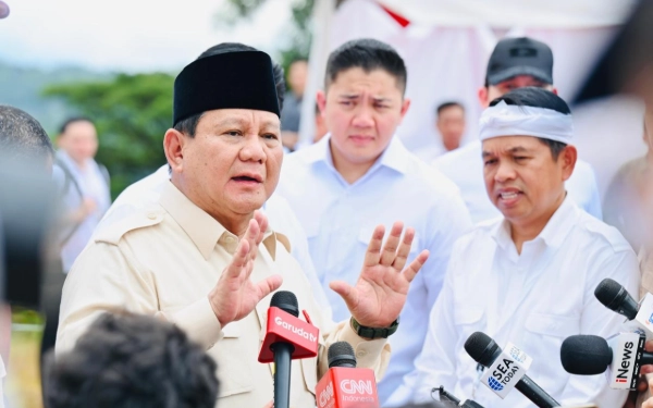 Thumbnail Berita - Presiden Prabowo Targetkan Semua Anak Indonesia Nikmati Makan Bergizi Gratis Akhir 2025