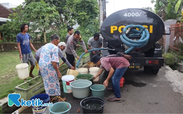 Thumbnail 200 KK di Dusun Pepen Kabupaten Malang Krisis Air Bersih, Polres Kirim Bantuan Air
