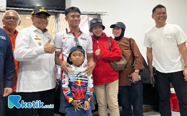 Thumbnail Berita - Keluarga Mario Aji Tiba di Lombok, Siap Dukung Langsung Sang Local Hero!