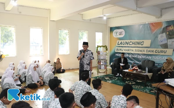 Thumbnail Berita - Peringati Hari Buku Nasional, SMA Al Muslim Launching 4 Buku Karya Guru dan Siswa