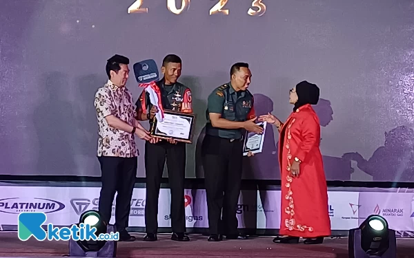 Thumbnail Berita - Kodam V/Brawijaya Berikan Penghargaan Babinsa Terbaik di Brawijaya Awards