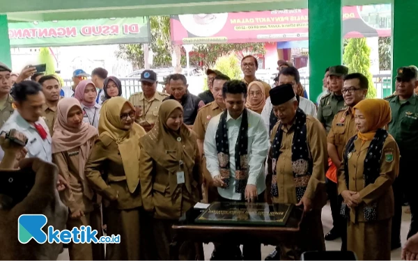 Thumbnail Berita - Wagub Jatim dan Bupati Malang Resmikan RSUD Ngantang dan Layanan Cek Kesehatan Gratis