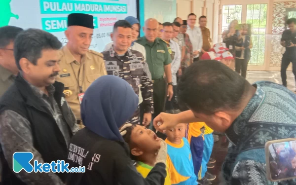 Foto Vaksinasi secara simbolis pada anak dilakukan oleh jajaran Forkopimda dan Unicef (22/1/2024) (Foto: Ismail Hs/Ketik.co.id)