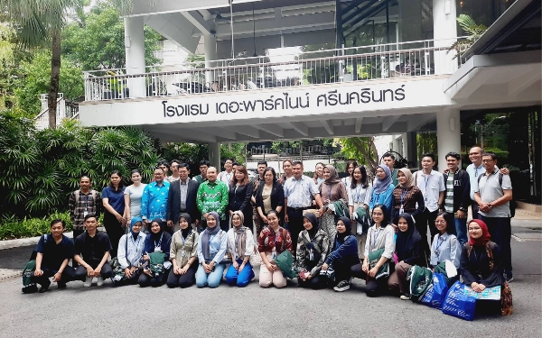 Thumbnail Berita - Mahasiswa UHW Perbanas Diberangkatkan ke Thailand Agar Miliki Perspektif Global