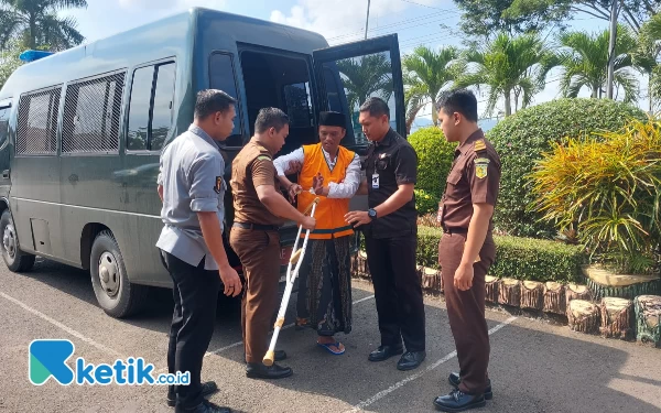 Thumbnail Kades di Pacitan Tersandung Tipikor DD, Penyidik Serahkan ke JPU