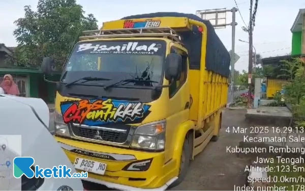 Foto Lokasi kendaraan truk saat diamankan oleh prajurit TNI kodim 0811 Tuban, 5 Maret 2025. (Foto: Ahmad Istihar/Ketik.co.id)