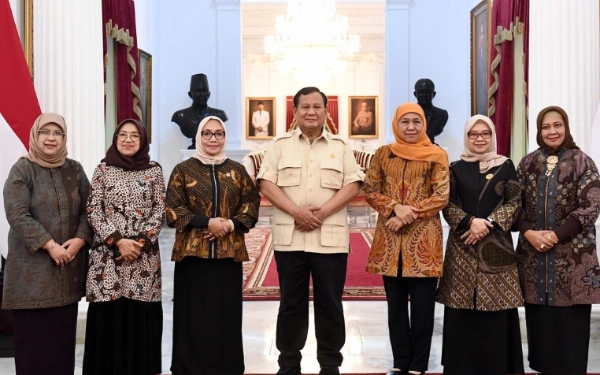 Thumbnail Berita - Khofifah dan Muslimat NU Sowan ke Prabowo, Kenalkan Mustika Mesem dan Mustika Darling