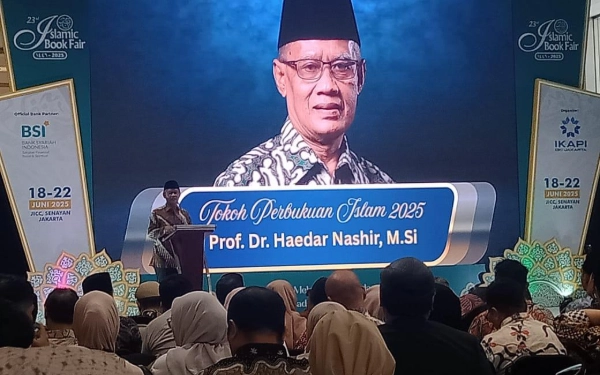 Thumbnail Berita - Ketua Umum Muhammadiyah Haedar Nashir Dinobatkan  Sebagai Tokoh Perbukuan Islam 2025