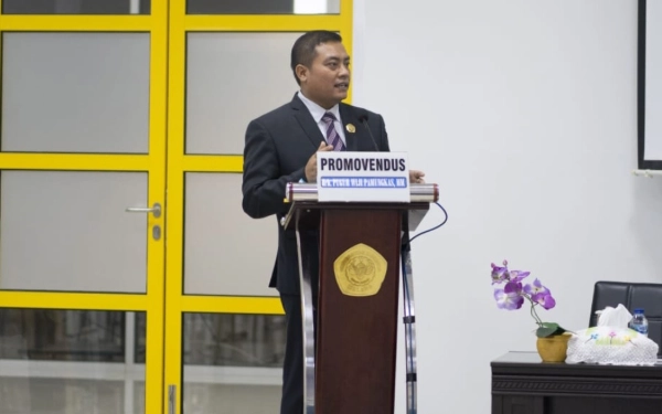 Thumbnail Berita - Ulas Politik Identitas, Puguh Wiji Pamungkas Sandang Gelar Doktor dengan Predikat Cumlaude