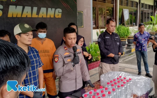 Bongkar Home Industri Trobas, Polres Malang Sita 260 Liter Miras Siap Edar