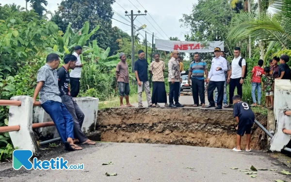 Thumbnail Berita - Jembatan Putus Akibat Banjir, Ketua DPRK Abdya: Kita Kawal Usulan Perbaikan