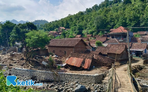 Thumbnail Berita - Tidak Ada Anggaran Jadi Alasan Belum Ada Perbaikan Insfrastruktur Setelah Banjir Bandang di Kendit Situbondo