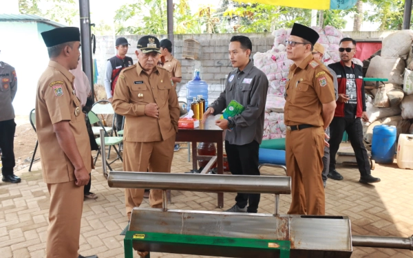Gambar Samdesgotro di Gondanglegi, Bupati Malang Tinjau TPST Olah Sampah Jadi BBM Alternatif