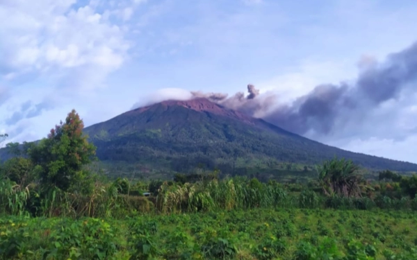 Gunung Kerinci Erupsi, Masyarakat Diminta Waspadai Abu Vulkanik 