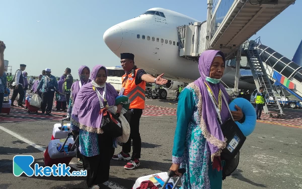 Thumbnail Berita - Ada 4 Kloter Tambahan, Hari Ini Bandara Juanda Terakhir Terbangkan Jemaah Haji