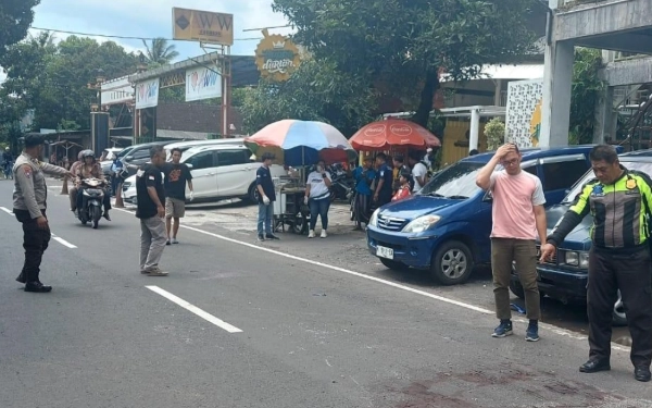 Thumbnail Berita - Diserempet Truk Boks, Pasutri Tewas Tertabrak di Depan Happy Durian Kabupaten Malang